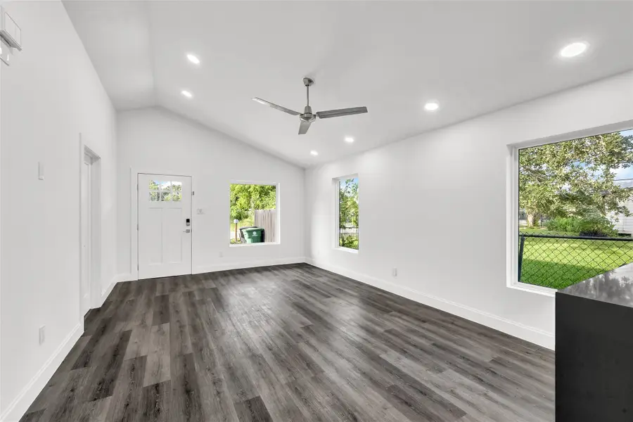 4929 Creekmont Drive, Houston, TX 77091 - #3