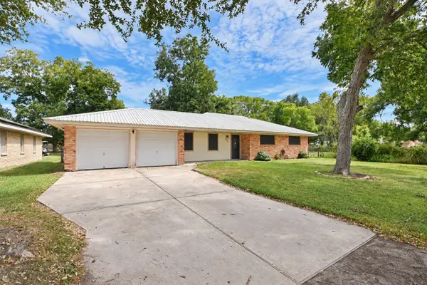 102 S Noble Road, Texas City, TX 77591
