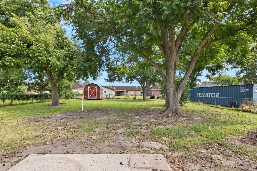 102 S Noble Road, Texas City, TX 77591 - #3