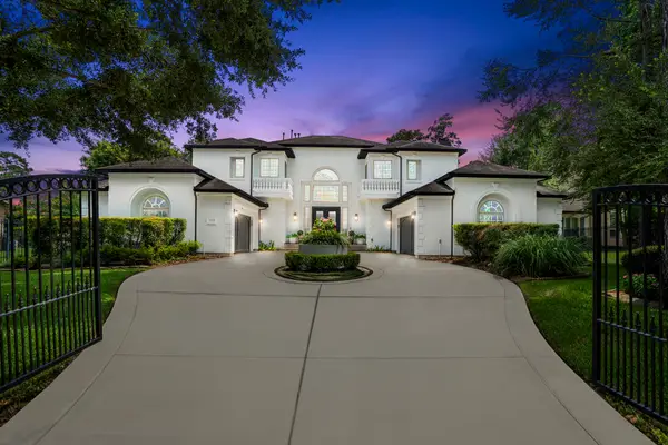 7 Chivary Oaks Court, The Woodlands, TX 77382
