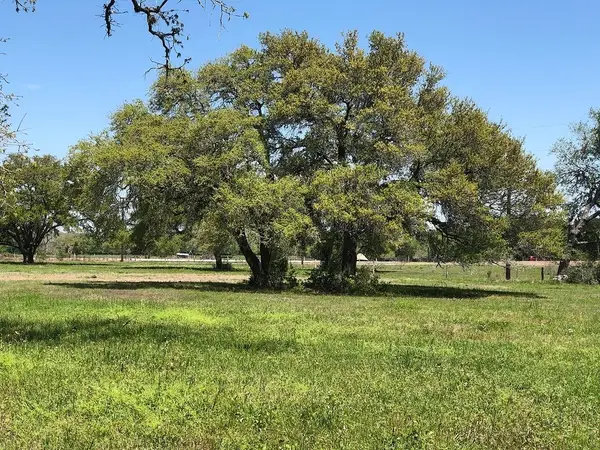 Lot 6 Pvt 1671, Hallettsville, TX 77964