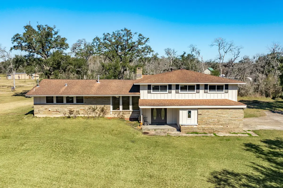 504 W Highway 332 W, Lake Jackson, TX 77566 - #1