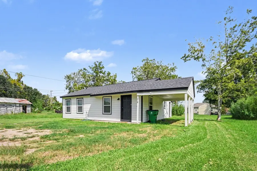 318 N Columbia Street, Angleton, TX 77515 - #3
