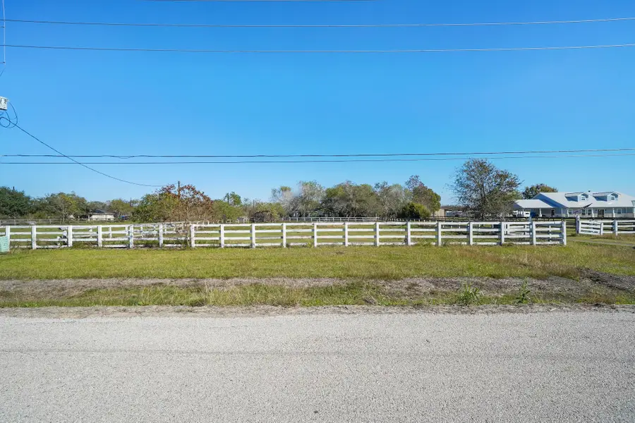 6119 Koeblen Road, Richmond, TX 77469 - Image #3