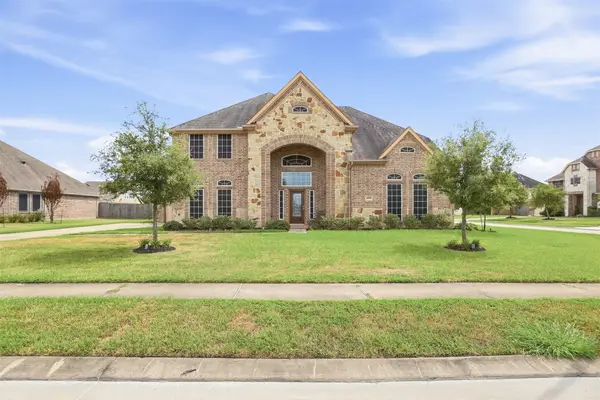 4002 Broadmoor Drive, Mont Belvieu, TX 77523