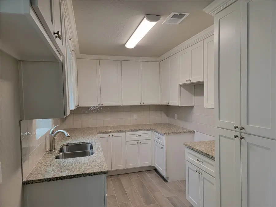 1211 Crestmont Street, Wharton, TX 77488 - #2