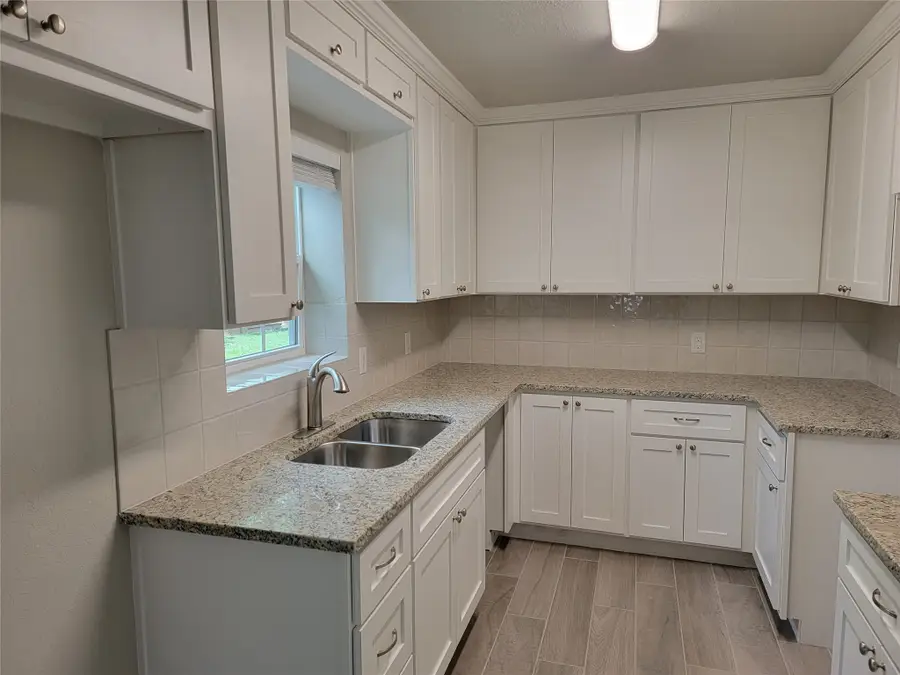 1211 Crestmont Street, Wharton, TX 77488 - #3