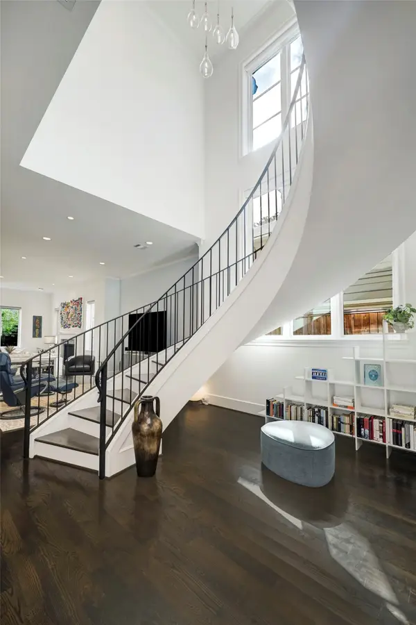 2501 Yupon Street, Houston, TX 77006