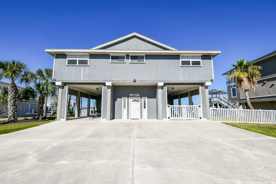 538 Paradise Drive, Tiki Island, TX 77554 - Image #3