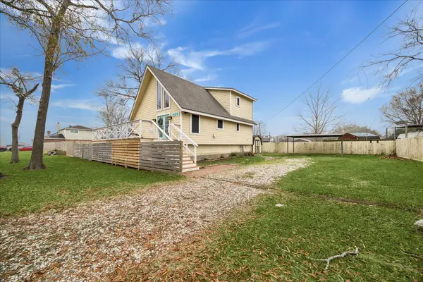 920 Oak Grove Street, La Porte, TX 77571