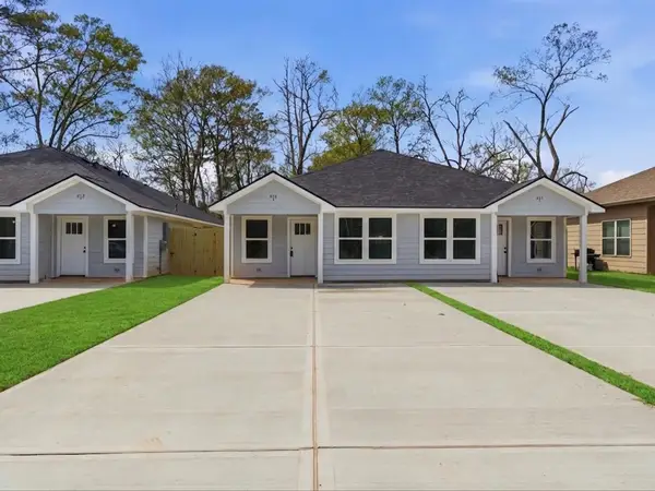 308 S 11th St, Conroe, TX 77301