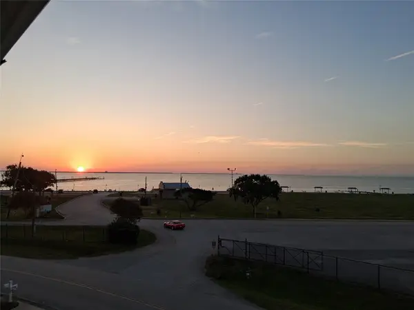 709 N Bayshore Drive, La Porte, TX 77571