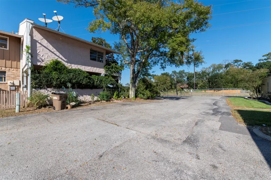 2137 Casa Rio Circle, Dickinson, TX 77539 - Image #2