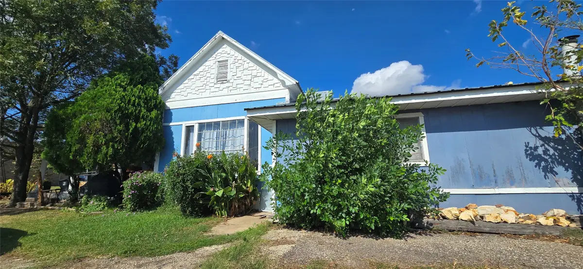 807 N Manse Avenue, Giddings, TX 78942 - #1