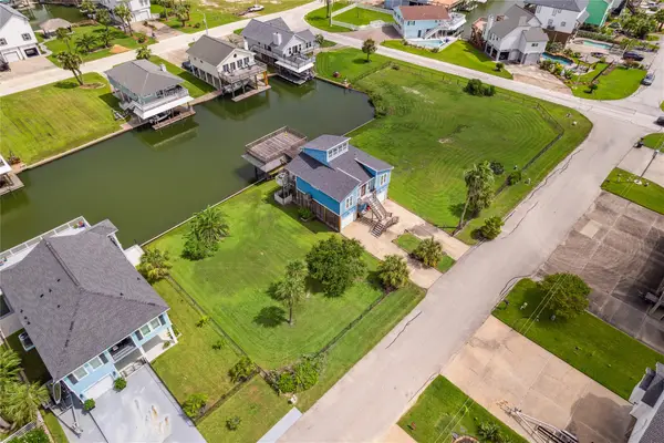 1310 & 1314 Maui Drive, Tiki Island, TX 77554