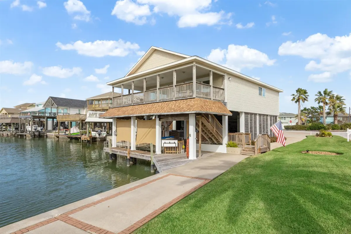 223 Easterly Drive, Tiki Island, TX 77554 - #1