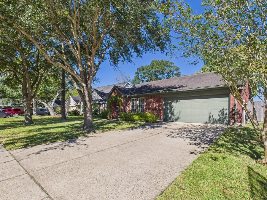 2824 Meadow Brook Court, League City, TX 77573 - Image #3