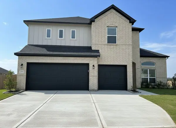 2510 Shallow Lake Lane, Rosharon, TX 77583