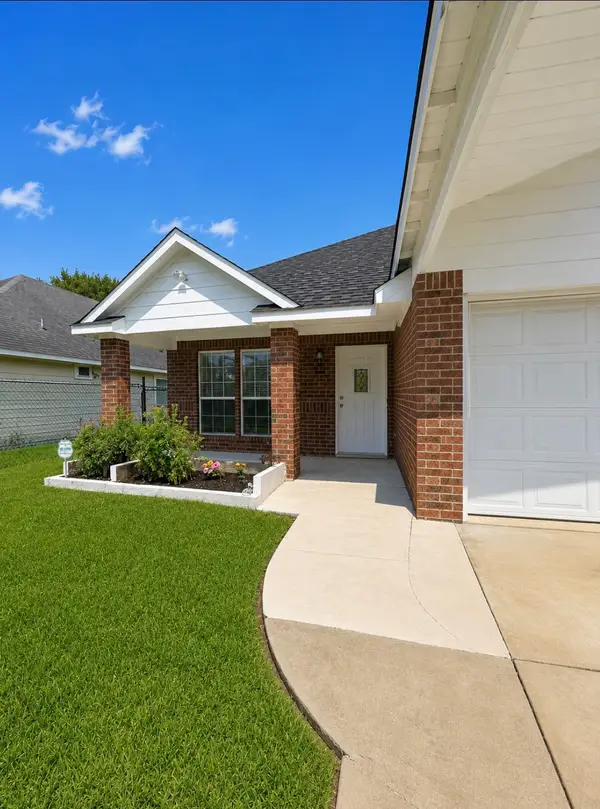 9422 Ledge Street, Houston, TX 77075