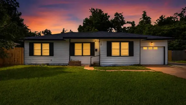 310 Nasturtium Street, Lake Jackson, TX 77566