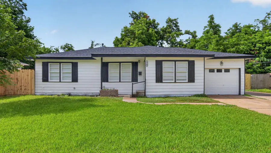 310 Nasturtium Street, Lake Jackson, TX 77566 - #2