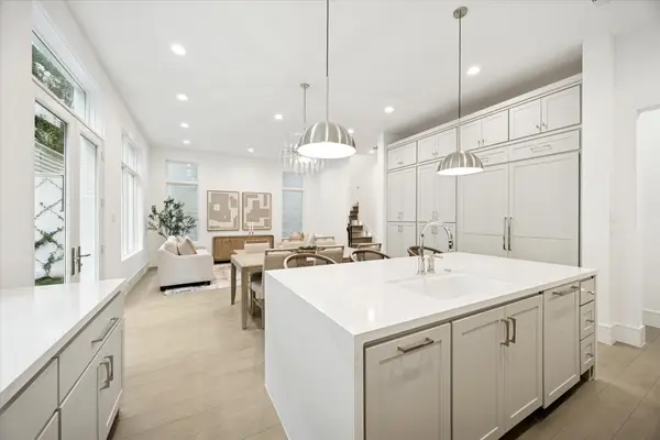 19 Wentworth Gate Path, Houston, TX 77027