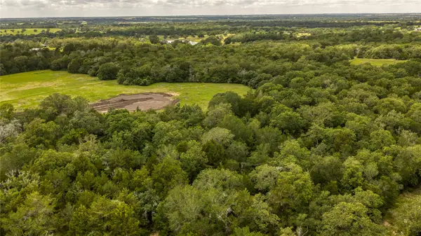 8 Hillwood Trail, Brenham, TX 77833