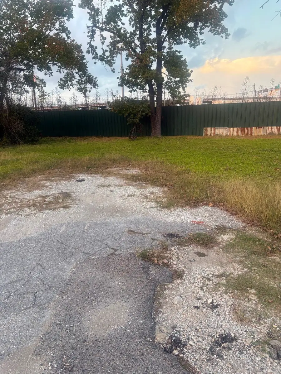 2220 Gladys Street, Beaumont, TX 77701 - Image #3