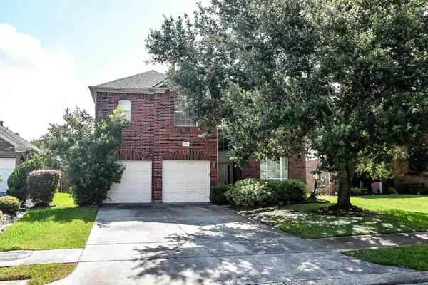 3015 Darby Brook Drive, Fresno, TX 77545