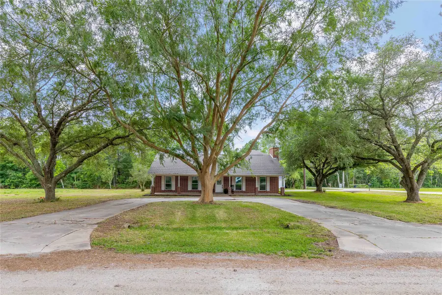 655 Avenue L, Dickinson, TX 77539 - #3