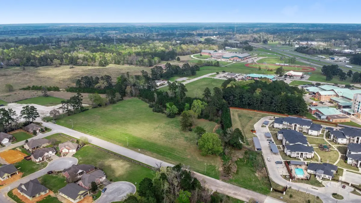 008 W Park Drive, Livingston, TX 77351 - Image #1