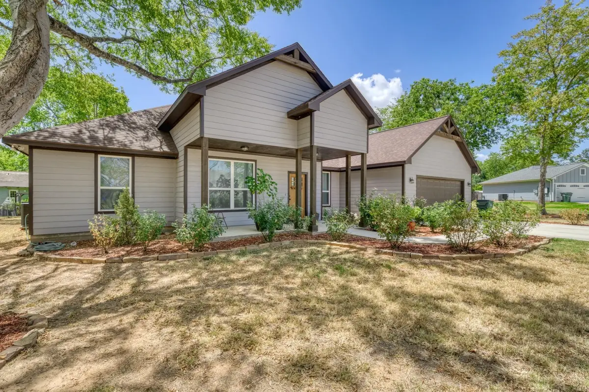 305 Thompson Street, Madisonville, TX 77864 - Image #1