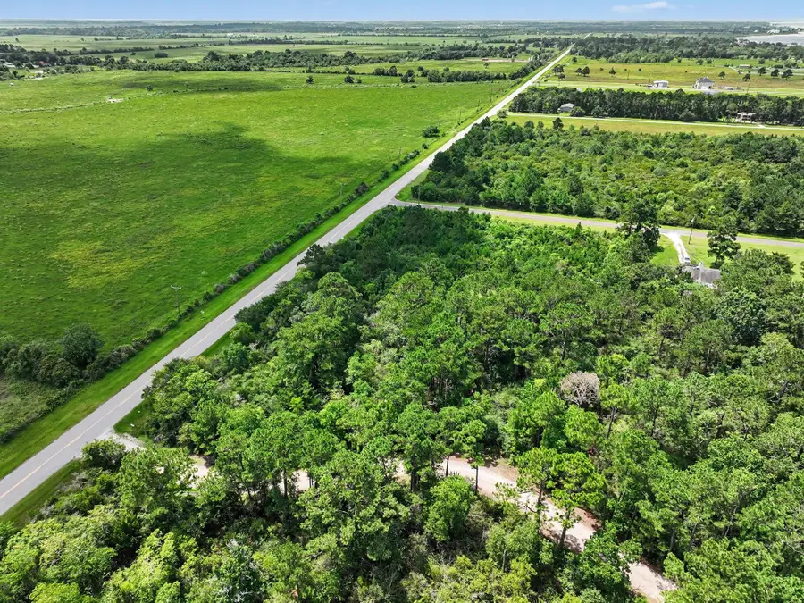 1166 Channelview Rd, Anahuac, TX 77514 - #3