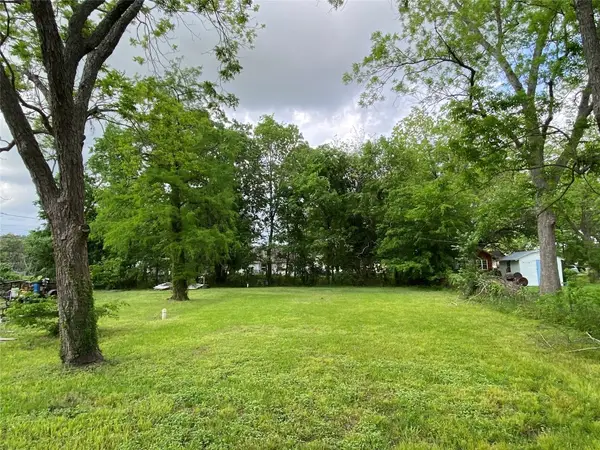 6538 Railroad Street, Wallis, TX 77485