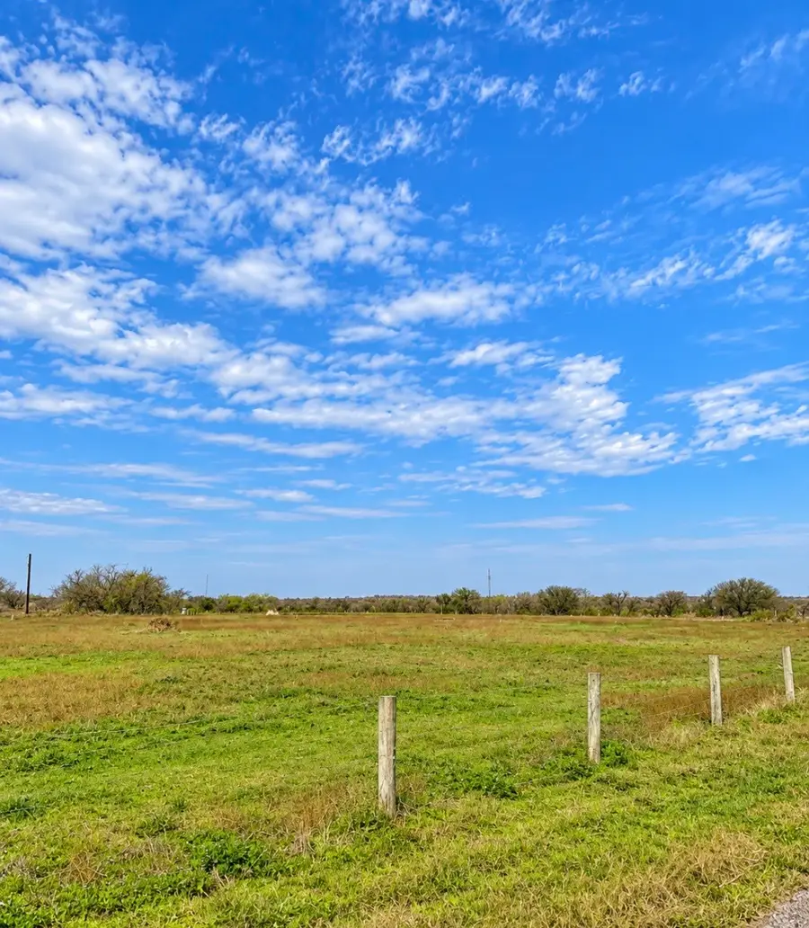 326 County Rd 156, Kenedy, TX 78119 - #2