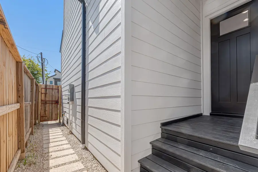 123 Amundsen Street #A, Houston, TX 77009 - #3