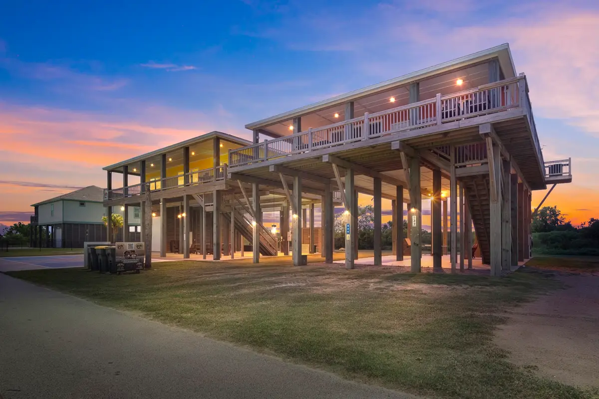 933 & 929 Magnolia Ln Lane, Port Bolivar, TX 77650 - #1