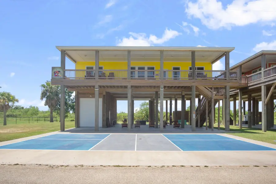 933 & 929 Magnolia Ln Lane, Port Bolivar, TX 77650 - #2