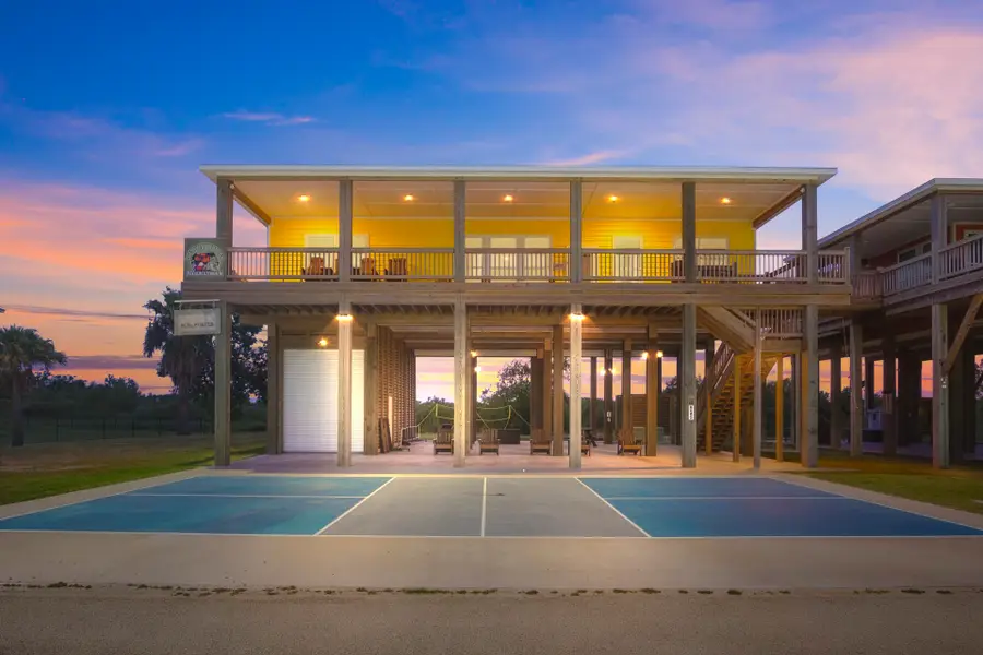 933 & 929 Magnolia Ln Lane, Port Bolivar, TX 77650 - #3