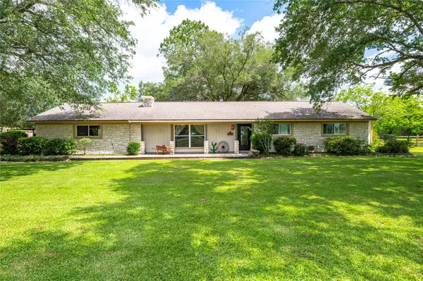1046 Fm 517 Road, Alvin, TX 77511
