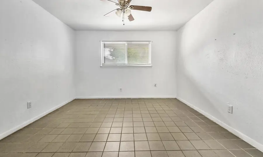 26 Farrell Street #10, Houston, TX 77022 - #3