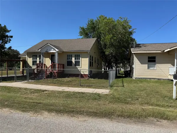 602/606 E Clayton Street, Cuero, TX 77954
