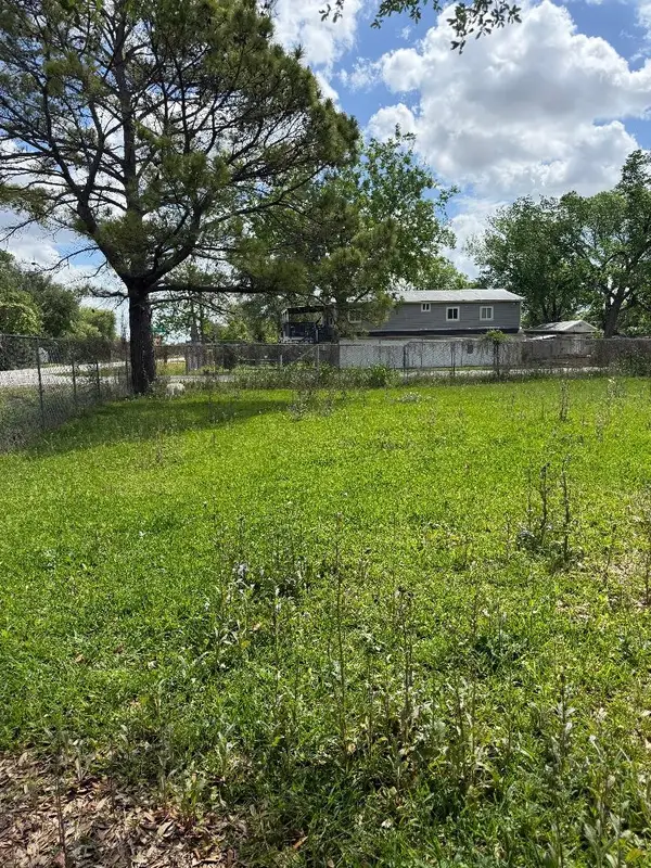 15910 Greens Road, Houston, TX 77032