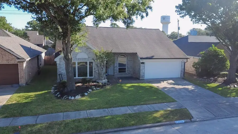 16039 Surrey Woods Drive, Friendswood, TX 77546 - #3