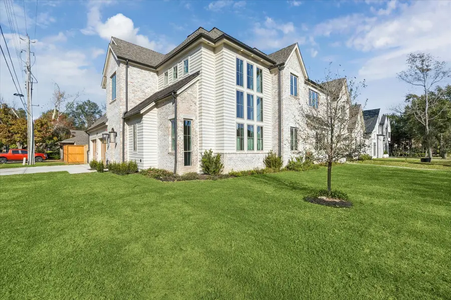 8818 Echo Valley Drive, Spring Valley Village, TX 77055 - Image #3