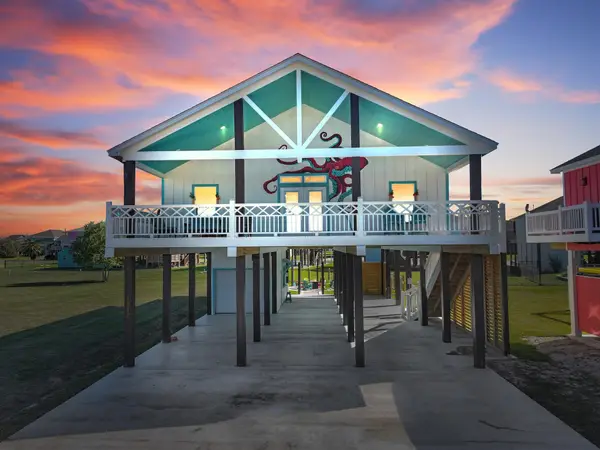 1992 Pedregal Drive, Crystal Beach, TX 77650