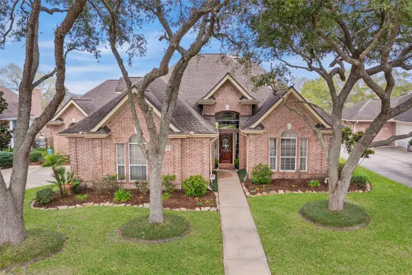 308 Green Oaks Drive, League City, TX 77573