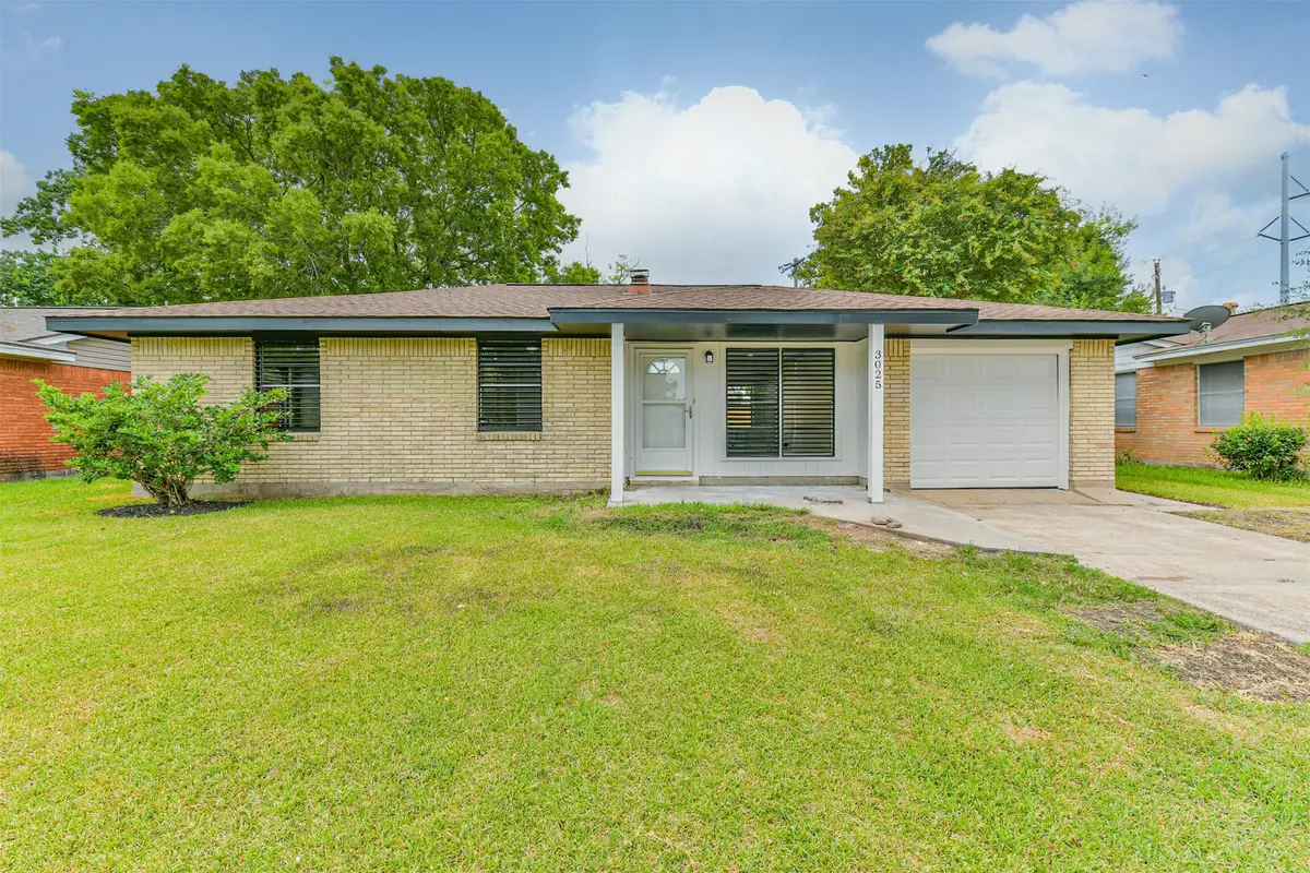 3025 15th Avenue N, Texas City, TX 77590 - Image #1