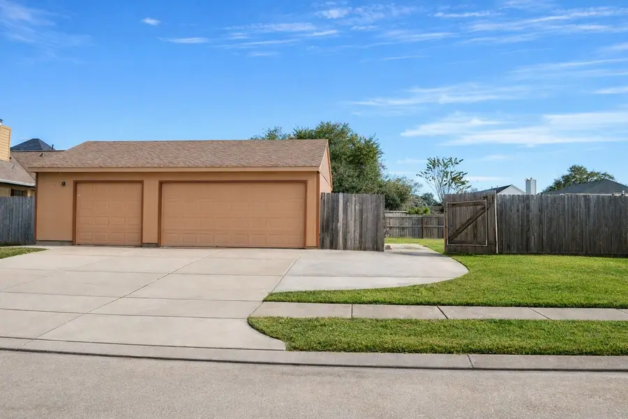 217 Plum Circle, Lake Jackson, TX 77566 - #3