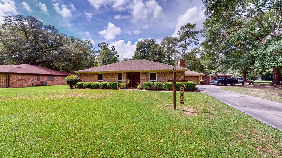 806 Camphor Circle Ne, Village Mills, TX 77663 - Image #1